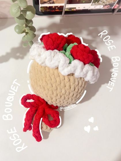 Here’s an annotated look at the rose bouquet plushie. It’s a completely unique, soft-sculpture take on a traditional bouquet, designed to be a statement decor piece.