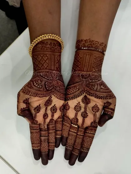 The stunning, dark stain of a sider mehendi. Even non-bridal designs get the same high-quality paste and beautiful results.