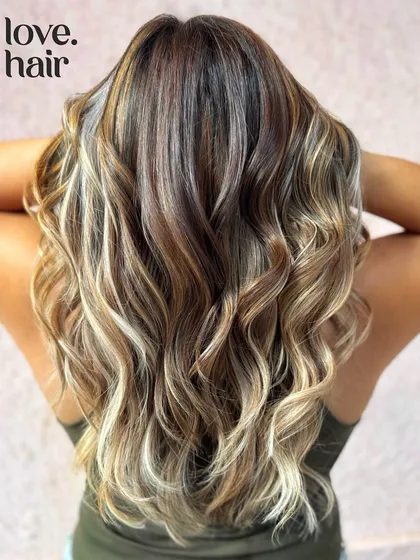 Our version of a subtle calico. This look features a mix of brown, caramel, and blonde highlights to create a multi-tonal, high-contrast look inspired by calico cats.