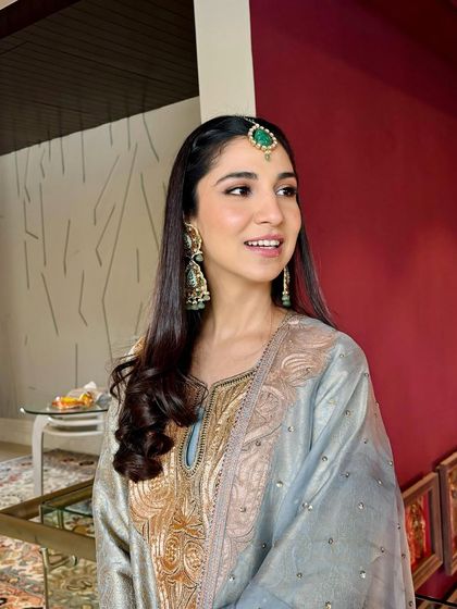 The complete look, showing how the soft makeup and beautiful hairstyle come together with her unique outfit for a truly memorable Mehendi style.