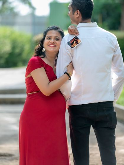 A sweet and creative way to include the ultrasound picture in a couple's outdoor maternity shoot.