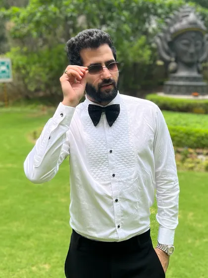 Dressed for a luxury event at The Leela Palace, New Delhi. My solo performances are perfect for adding a touch of class and sophisticated entertainment to high-end private affairs.