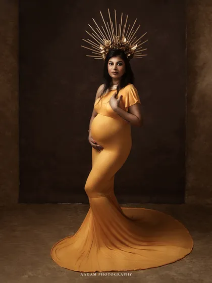 Every mother is a queen, and in my studio, I love to bring that vision to life. With a curated collection of gowns and regal crowns, we can create a fine art portrait that celebrates your inner strength and majestic beauty.