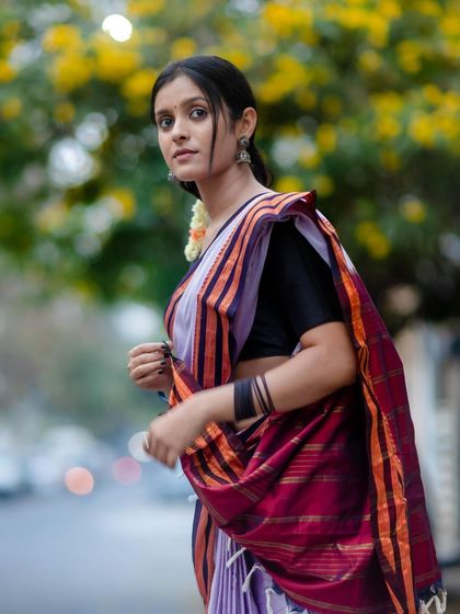 A repeat of a stunning shot, this image perfectly captures the beauty and soul of the Ilkal saree, a weave we deeply admire.