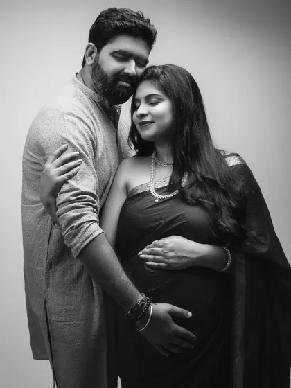 In this black and white embrace, their love story is written in gentle touches and serene expressions. I used soft lighting to create a classic, emotional portrait that feels both intimate and artistic.