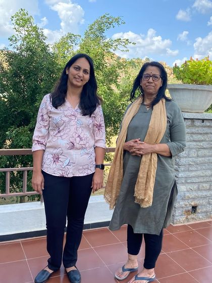 Renowned singer Kavita Krishnamurthy with our director. It is a pleasure to host artists who appreciate the deep connection between a balanced body and a creative spirit.