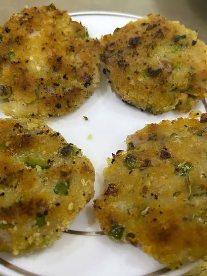 A plate of four Veg Poha Cutlets, a perfect starter or snack.