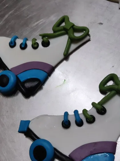 These super cute edible roller skates might just win your heart! A little fondant art I made for a custom cake.