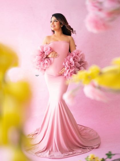 A full-length view of this fairytale-like setup. The pink-on-pink theme is so soft and romantic.