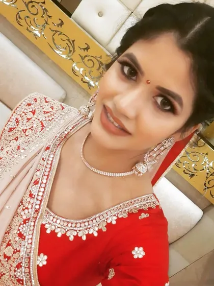 A beautiful bride-to-be, glowing for her engagement ceremony. We went for a classic look with defined eyes, soft contouring, and a natural lip color that perfectly complemented her stunning red and white saree.