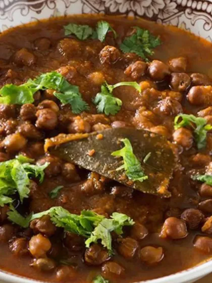 Today’s special is a comforting bowl of black channa curry, slow-cooked with rich spices and a whole lot of love. It’s packed with flavor and protein, making it both healthy and tasty.