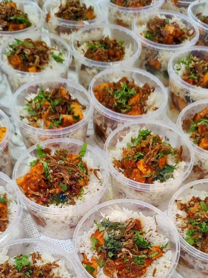 Paneer Tikka Biryani packed and ready to go for a bulk order. These individual portions are perfect for corporate lunches, train journeys, or any event where you need convenient and delicious meals.