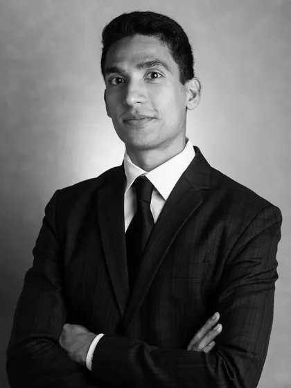 A great headshot communicates confidence. I create sharp, professional portraits for corporate profiles and LinkedIn that make a strong first impression, using classic lighting techniques in both black and white and color.