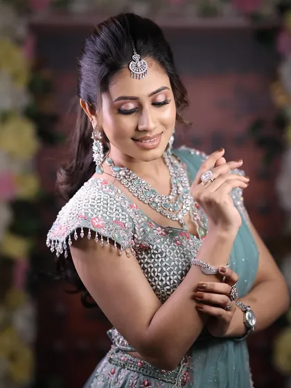 This bride looks absolutely angelic in her pastel blue-green lehenga and layered zircon necklace. The matching maang tikka and bracelet complete this stunningly modern bridal look.
