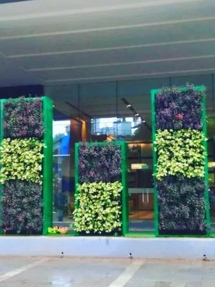 Our freestanding vertical garden panels are a versatile solution for adding greenery to any outdoor area. These structures can be used to define spaces, create privacy screens, or simply add aesthetic value to a property's entrance.