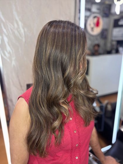 A side view of the Beige Biscoff color, showing how the highlights are placed to create a soft, blended effect.