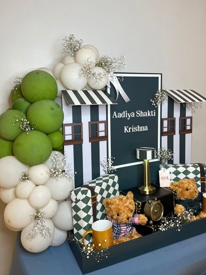 A view showing the balloon garland that accompanies the sophisticated twin hamper.