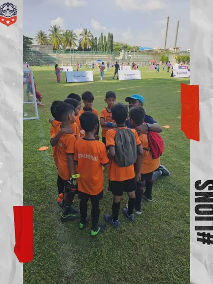 Our U9 Lions listen intently during a team talk. Even at this age, we begin to introduce basic tactical concepts in a simple and understandable way.