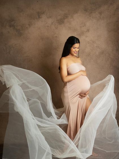 By adding a sheer, flowing fabric, we can create a sense of movement and ethereal beauty. This shot captures a joyful smile and the magic of the moment in my Andheri studio.
