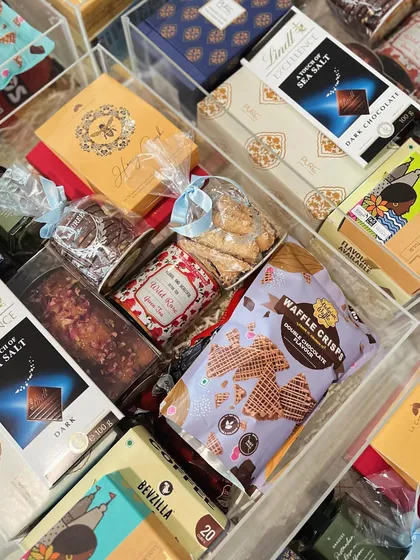 We pride ourselves on sourcing the finest products for our luxury hampers. This custom acrylic trunk is filled with an exquisite selection, including Ladurée tea cakes, Lindt chocolates, Phool incense cones, and premium teas, creating a truly lavish gifting experience.