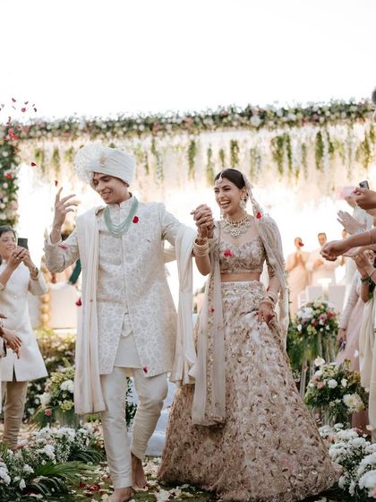 Modern Pastel & Ivory Brides photo 32