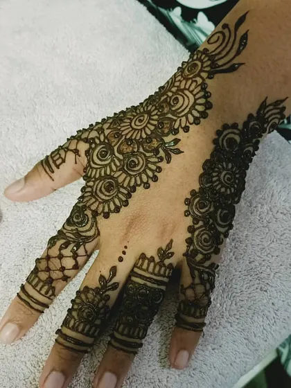 Here is a closer view of the detailed work that goes into each design. I love creating rich textures with fine lines, bold floral motifs, and delicate net patterns on the fingers for a classic and timeless bridal look.