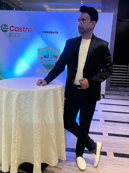 A moment of quiet confidence before the Castrol show begins.