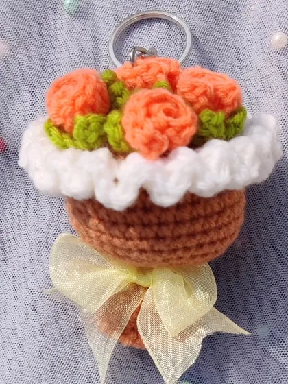 My most popular item, the mini bouquet keychain. I create these in various flower types like roses and sunflowers, and in a wide range of color combinations.