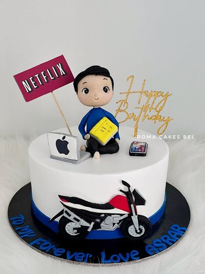 A cake for a bike lover who also enjoys Netflix and his gadgets. This design combines his passions with a detailed fondant motorcycle, a laptop, and a smartphone.