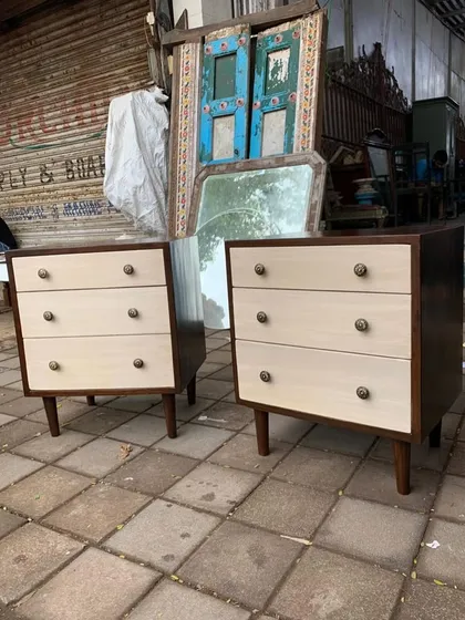 Another view of the two-tone nightstands.