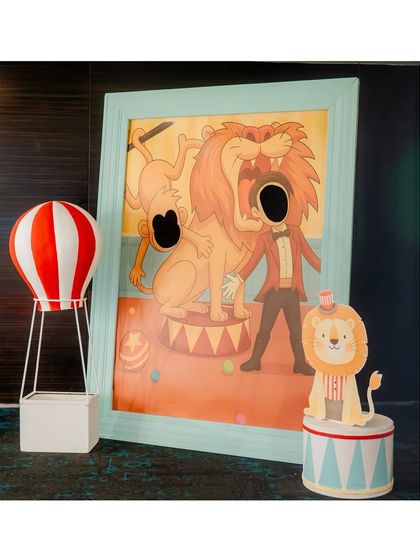 A duplicate image of the fun circus-themed photo booth.