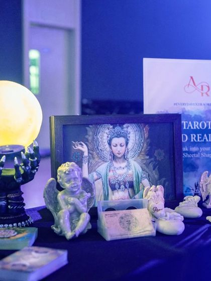 We love adding unique and personal touches to our events. For this celebration, we set up a mystical tarot card reading booth, offering guests a fun and intriguing activity.
