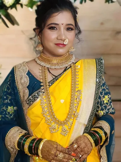 The complete look for Urmila's Vidhi ceremony, showcasing the balance between makeup, hair, jewellery, and her stunning saree.