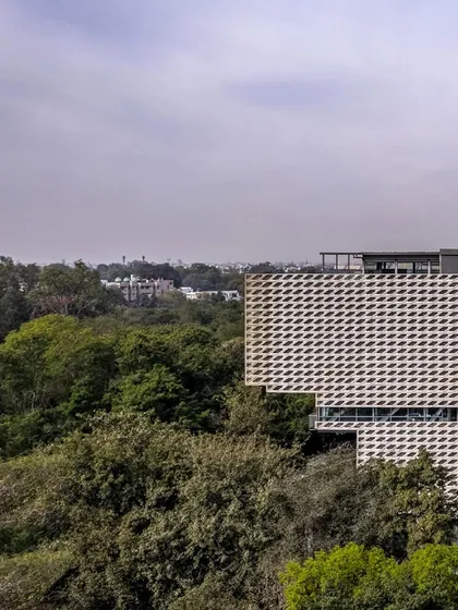 The Mankind HQ is surrounded by a dense green edge, and the design seeks to continue this dialogue with nature. The building's form is shaped by strategic excavations and shifts in response to light, views, and the desire for increased urban porosity.