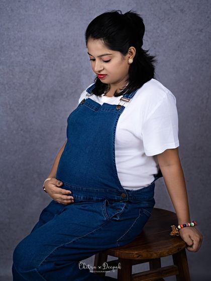 A quiet moment in casual denim overalls. This shows that a maternity shoot can be simple, relaxed, and still incredibly beautiful.