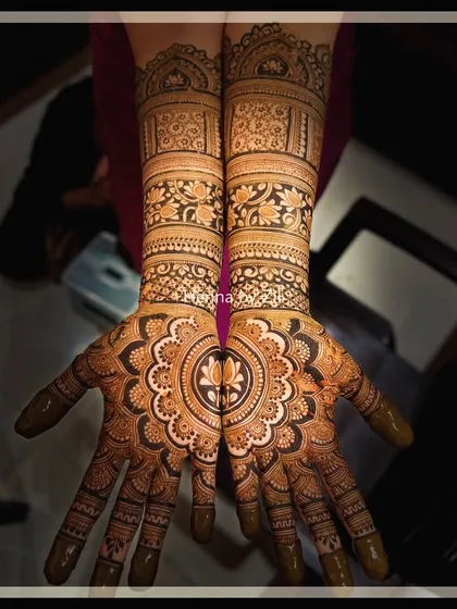 A perfect example of symmetrical beauty. This design features a central lotus mandala that splits across both palms, creating a stunning unified image when the hands are brought together.