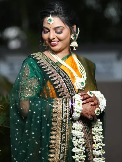 A happy and radiant mom-to-be. The floral jewellery is designed to be lightweight and comfortable, so she can enjoy her special day without any hassle.