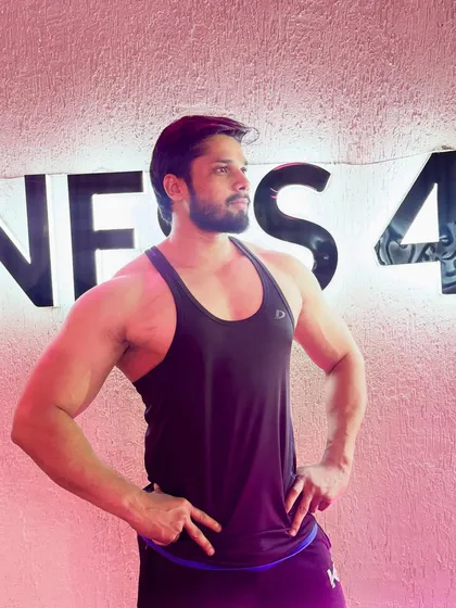 A posed shot in the gym. A strong physique is built, not bought.