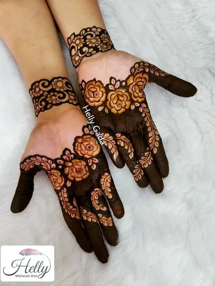 I love creating these 3D-effect roses. The shading technique makes the flowers look like they are blooming right off the skin.