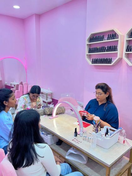 A candid moment from my workshop, showing me demonstrating a technique to the class. My goal is to provide hands-on guidance and share all the practical knowledge I've gained over the years.