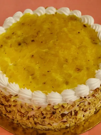 Our premium pineapple cake, topped with a rich pineapple compote and surrounded by crunchy nuts. A classic flavor combination that never disappoints.