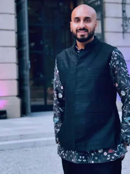 Absolutely thrilled with this stunning outfit styled by the amazing team at Bibi London. The perfect blend of traditional and modern vibes for a sangeet in Vienna.