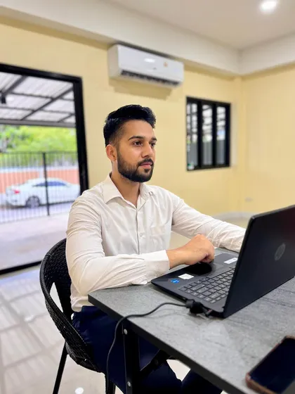 Focused on the core of my service: legal drafting. Every word in a petition, contract, or application is critical, and I dedicate myself to ensuring every document is precise and effective.