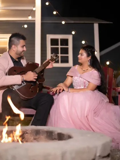 Cozy, romantic, and perfectly in tune. I love helping couples find coordinated outfits like this soft pink gown and complementary blazer, ideal for a sweet and intimate pre-wedding shoot.