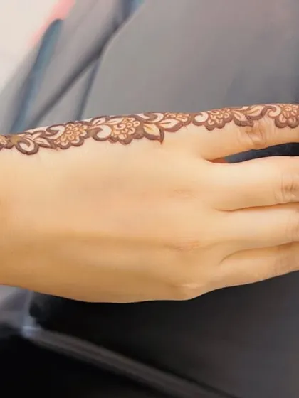 A simple and elegant finger and cuff design.