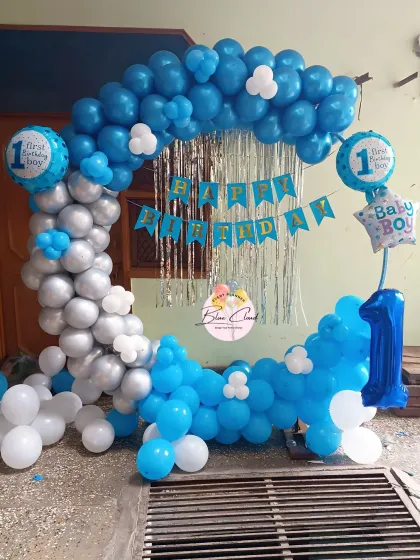 A simple balloon ring in blue, white, and silver for a first birthday boy's party.