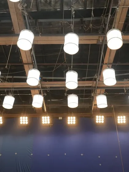 The full set with our Prolights ECL panel lanterns and a row of Filmgear LED Maxibrutes providing a powerful backlight against a blue screen.