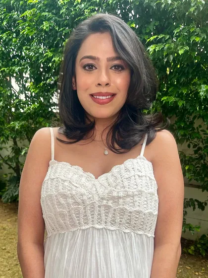 A happy and glowing mom-to-be. The makeup is soft and comfortable, perfect for a long day of celebrations.