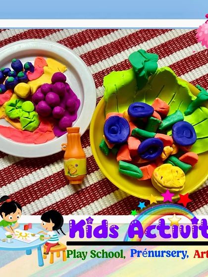 Today in the studio, we created delicious-looking pancakes and salads entirely out of clay. This pretend food activity encourages imagination and helps children learn about different foods, colors, and shapes in a fun, hands-on way.