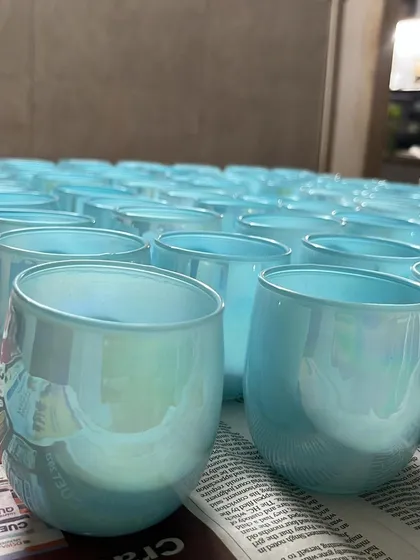 Our holographic candles are suitable for any occasion and are available in 8 colors. They are a very trendy and popular choice for return favors.